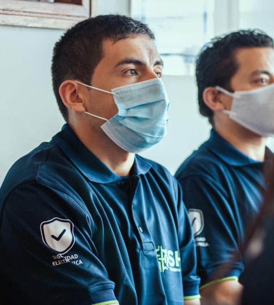 sh-ingenieria-seguridad-electronica-alarma-contra-incendio-deteccion-empresa-bogota-colombia-equipo-trabajo-work-tecnicos-trabajadadores-2021-f